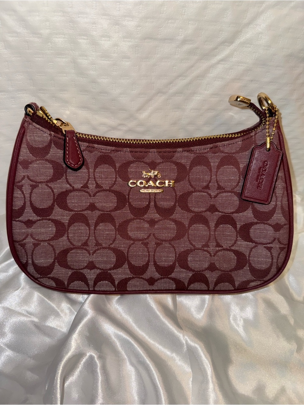 Coach Teri Shoulder Bag Signature Chambray Wine with Gold Hardware Style CH139